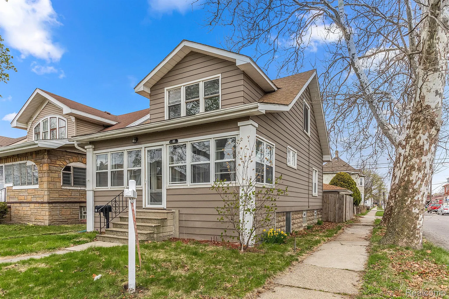 63 Elm St photo 1