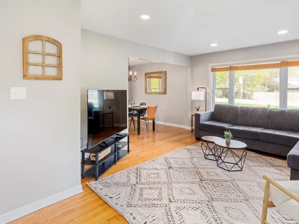 1421 N Washington St, Naperville, IL 60563