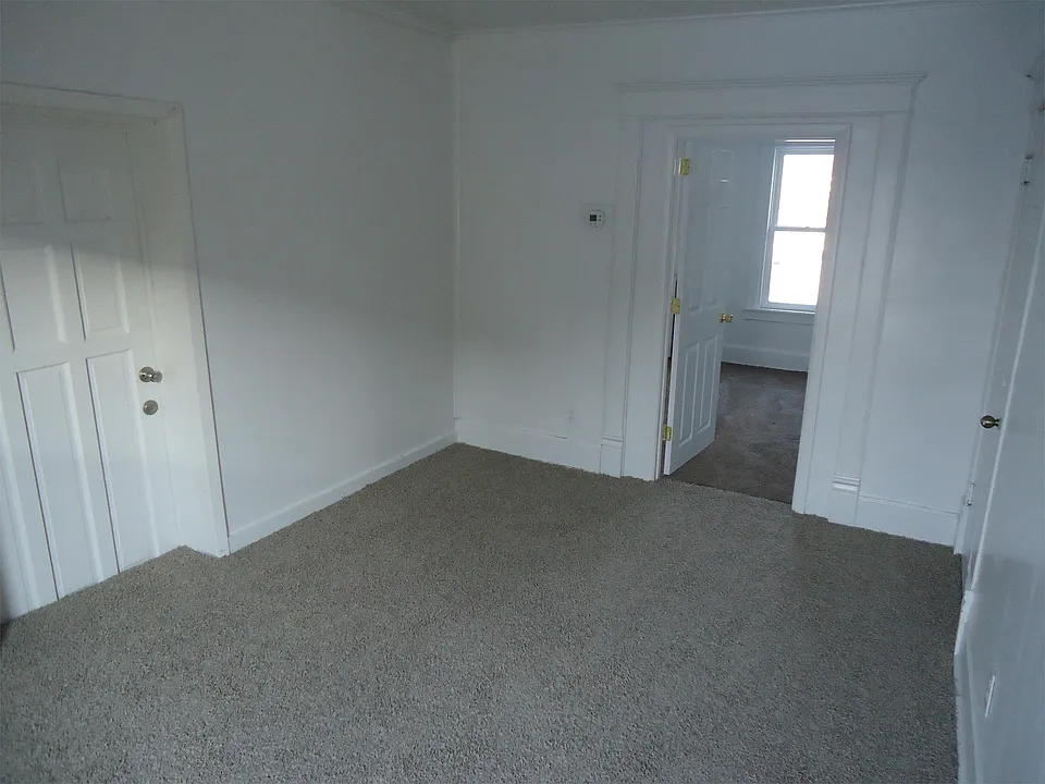 115 3rd St S
