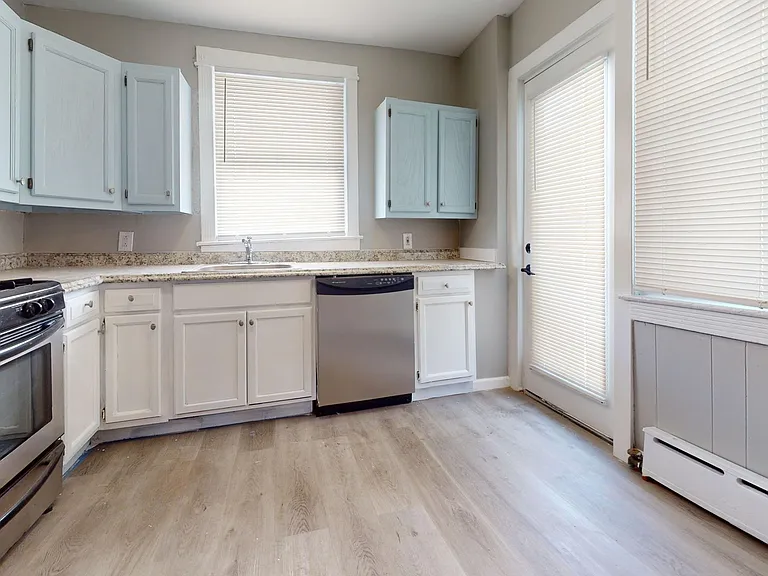 705 Edgemore Rd — Photo 3