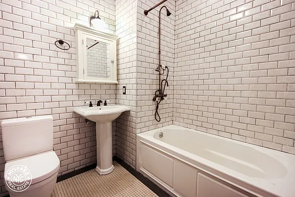 Rented by MySpaceNYC | media 4