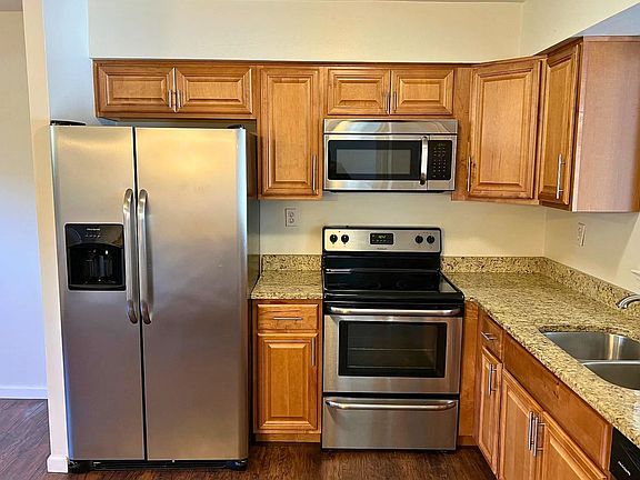 3rd image of 102 Caernarvon Ct