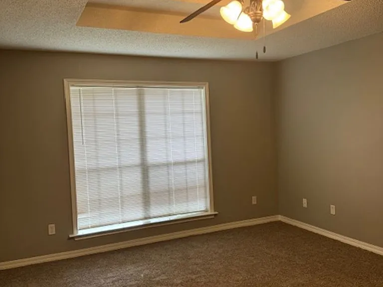 1138 Kensington Ct — Photo 17
