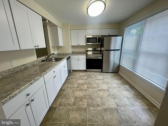 4th image of 21 Mahogany Dr