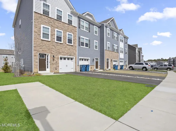 299 Mantoloking Drive, Jackson, NJ 08527