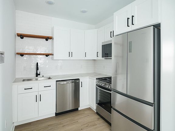 3rd image of 630 S 19th St Floor 2