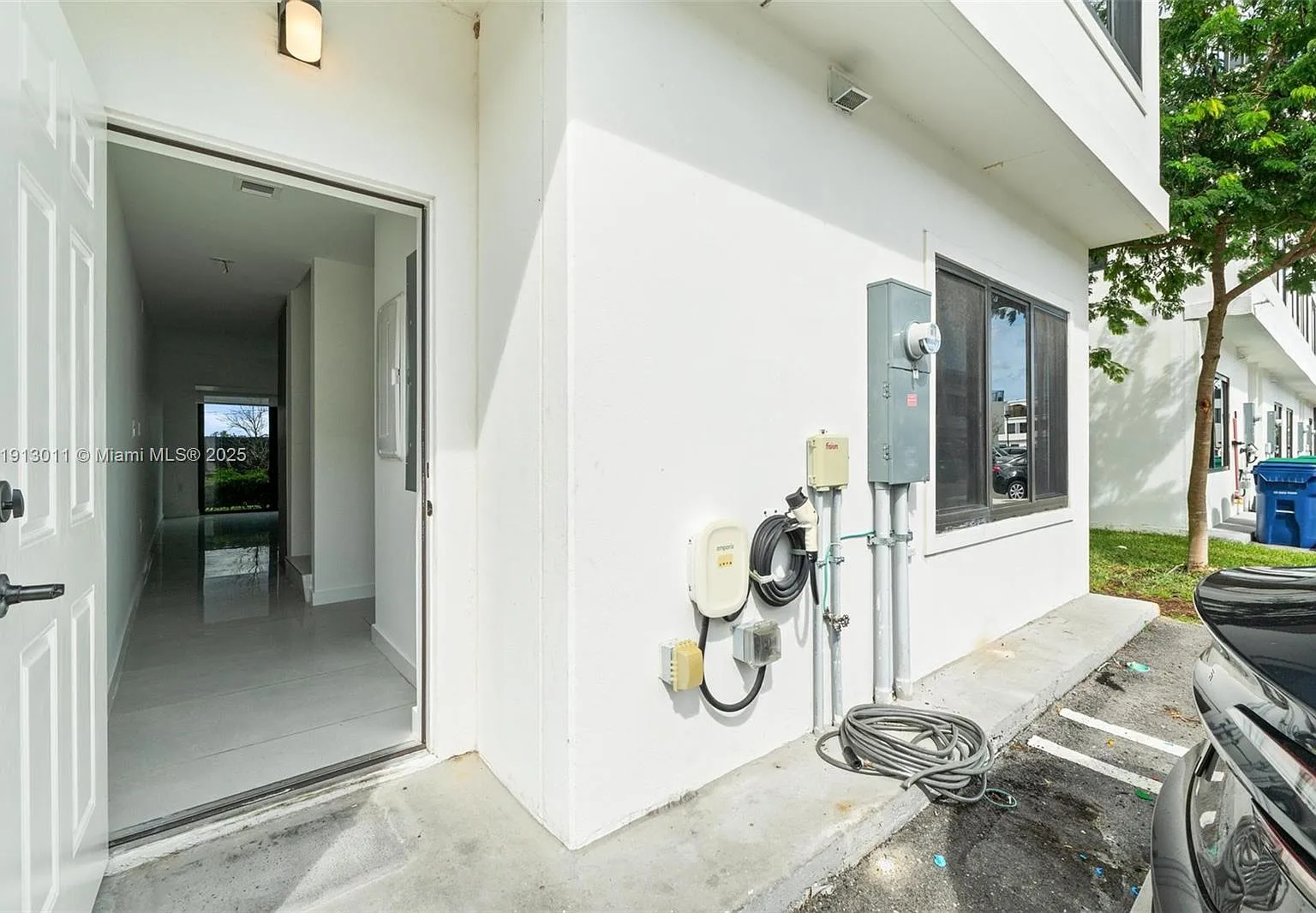 4 bed, 3.0 bath, $3,000 — Photo 3