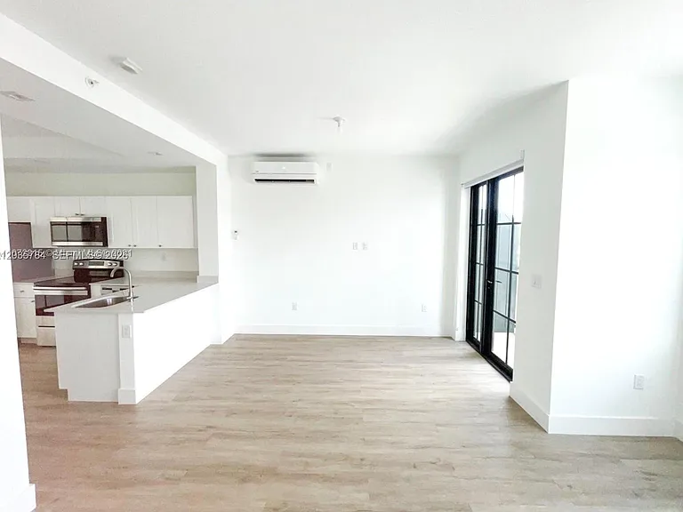 4100 Davie Rd #205 — Photo 9