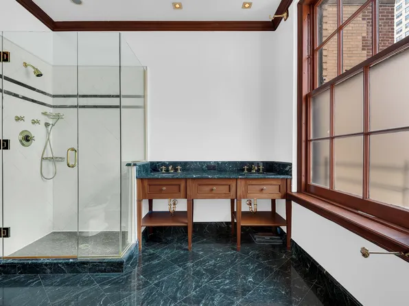 14 Sutton Place South image 7 of 10