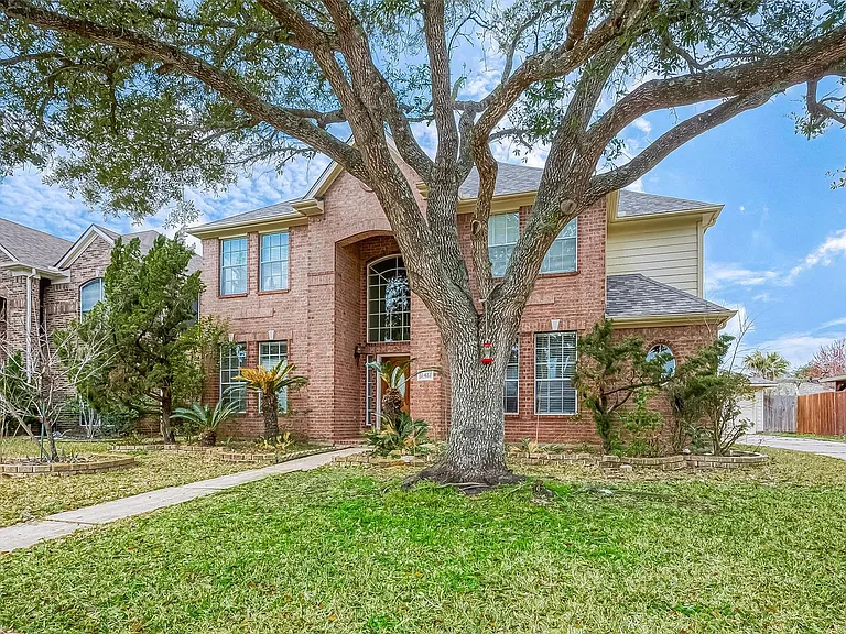 2422 Leanett Way — Photo 3