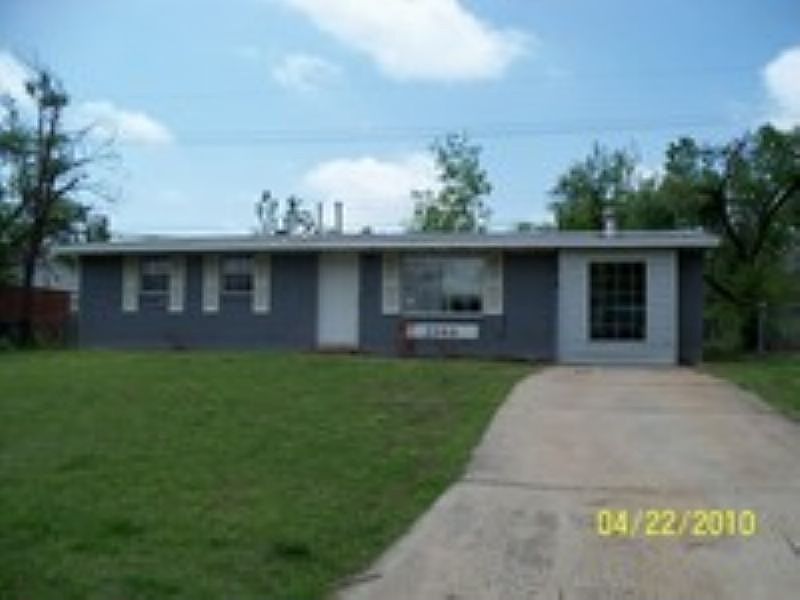 2nd image of 2344 NW Lincoln Ave