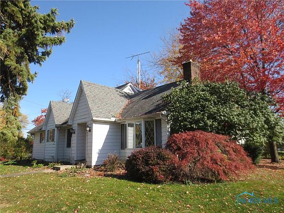 3rd image of 207 Earl St