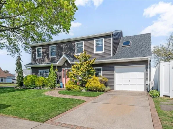 340 Martin Place, Bethpage, NY 11714