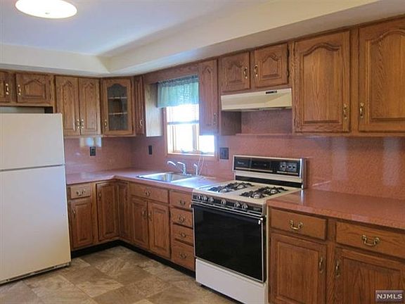 3rd image of 118 Morgan Pl