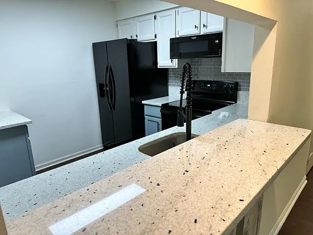 601 Ferris Ln #F1 — Photo 5