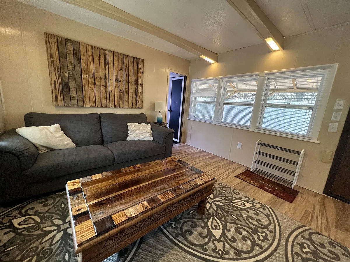 Living Room - 27 Mandalay Dr