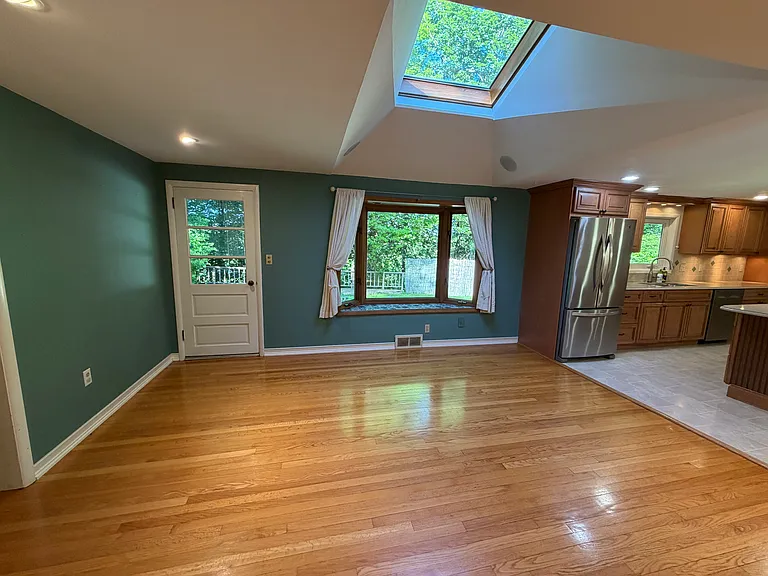 54 Tree Top Ln — Photo 9