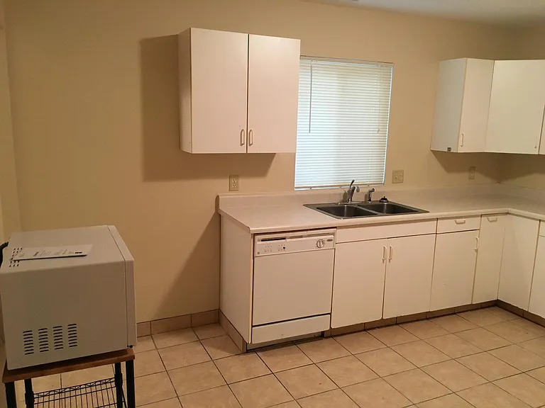 2264 Y St #1 — Photo 2