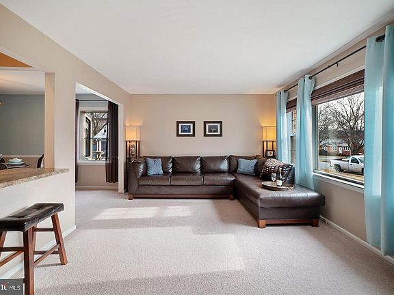5th image of 309 Silverbrook Dr