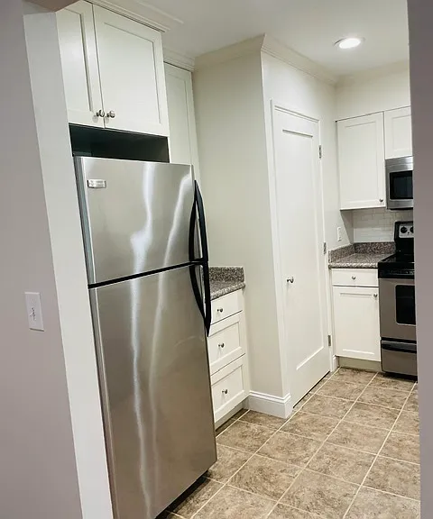 1465 E Putnam Ave — Photo 5