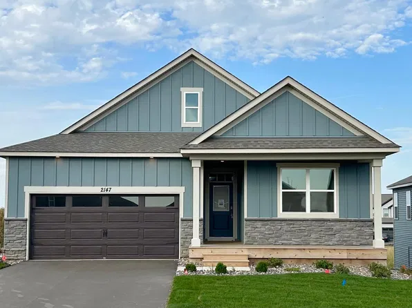 2147 Bluff Heights Dr, Shakopee, MN 55379