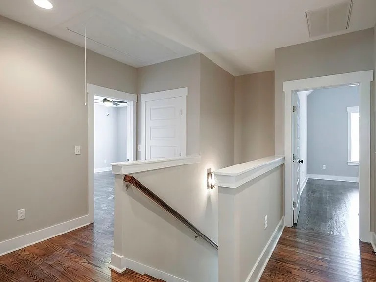 1112 Walsh St #B — Photo 16