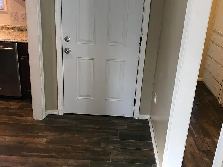 1408 Carlisle Ct — Photo 4