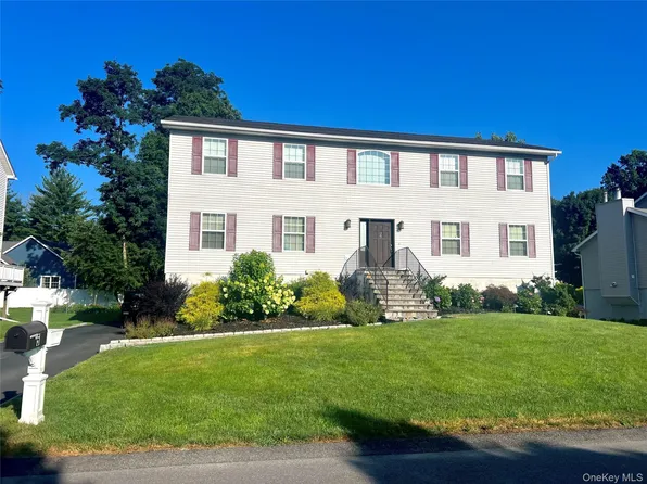 5 Marie Court, Poughkeepsie, NY 12601