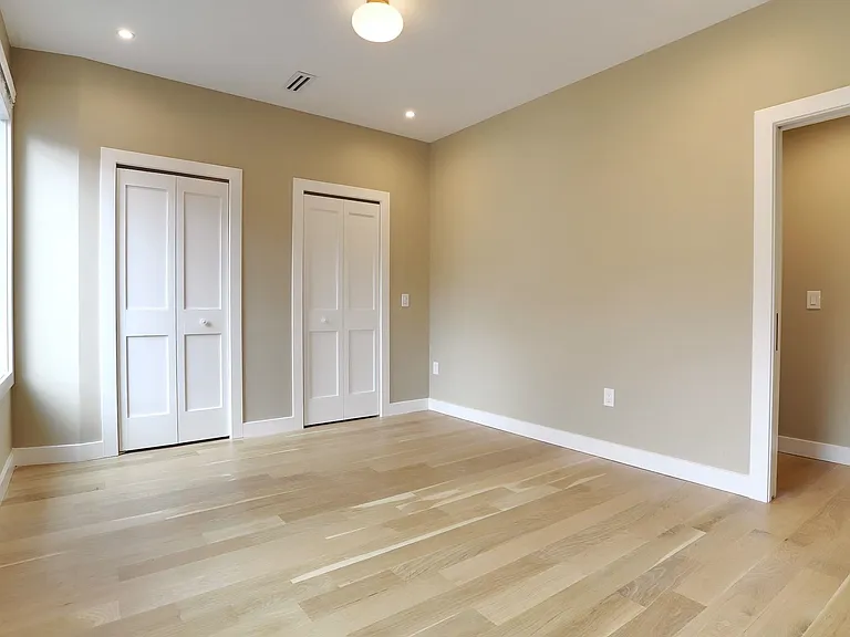 95 Court St — Photo 15