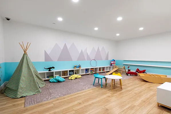 Sold by Compass | media 9