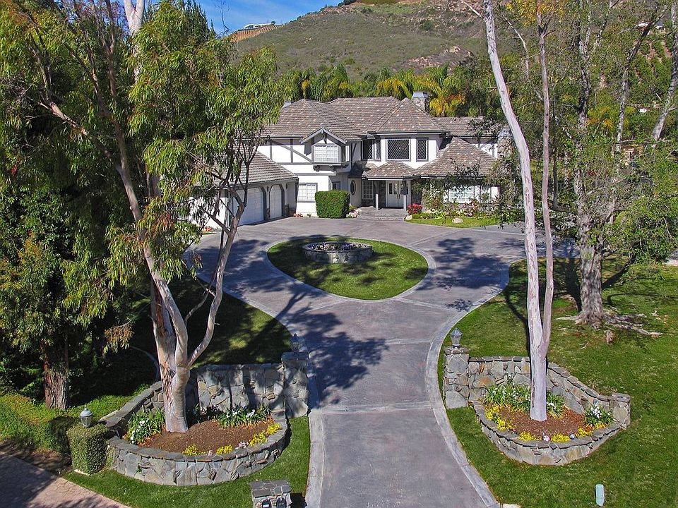 1st image of 2883 N Las Posas Cir