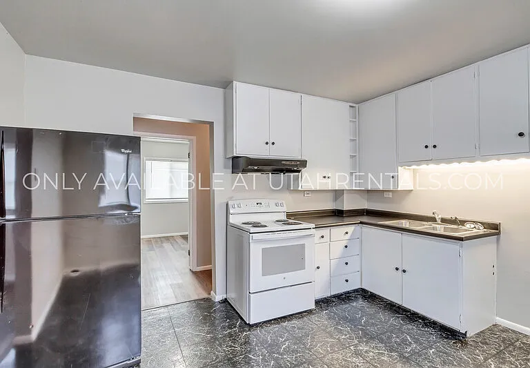 142 N 900 W — Photo 11