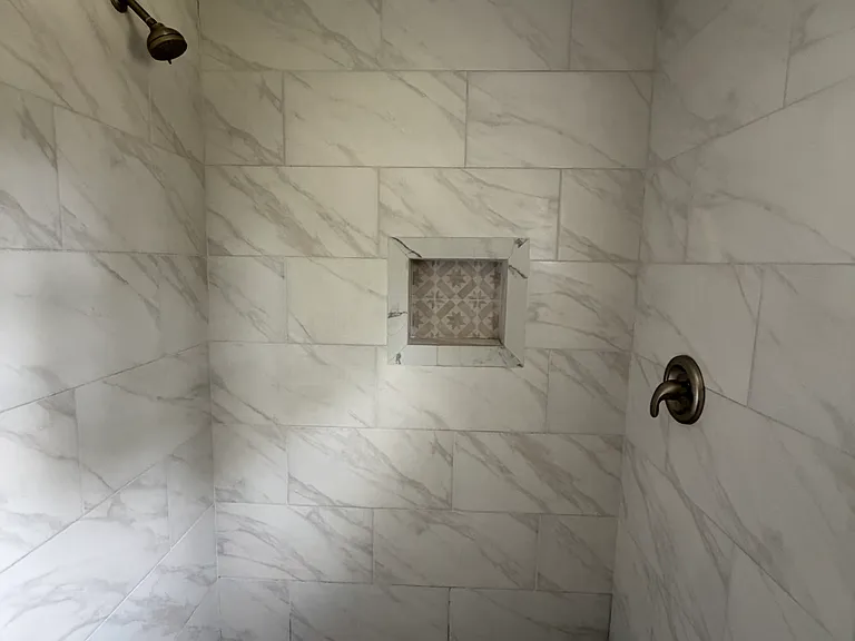 221 Rowe Ave — Photo 12