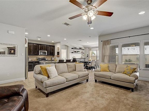 4th image of 3641 Esperanza Dr