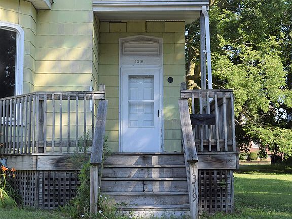 2nd image of 1319 NE Jefferson St