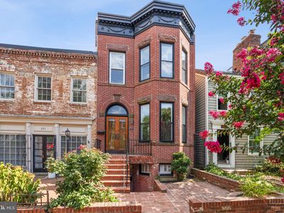 329 Constitution Ave NE, Washington, DC, 20002
