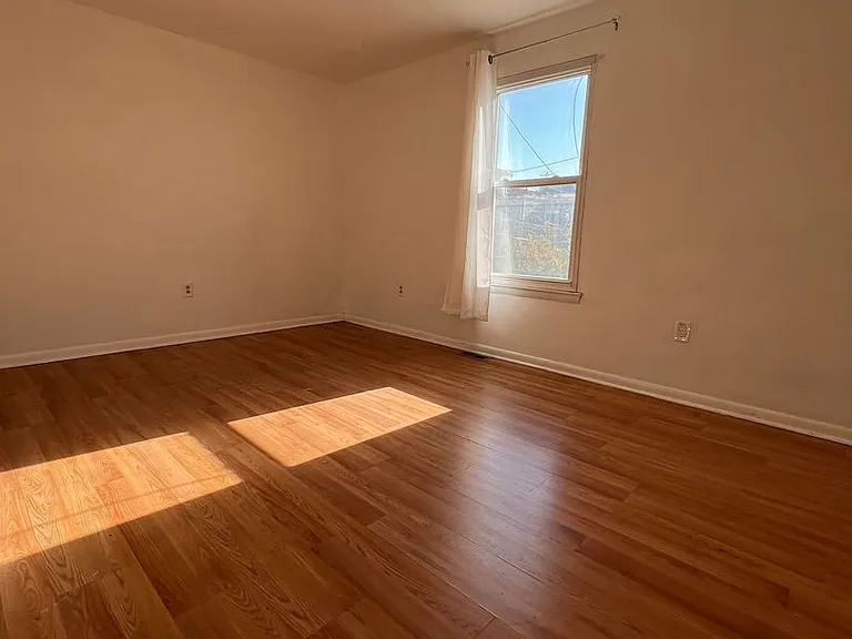 1610 W Diamond St — Photo 22
