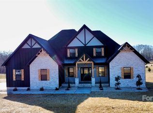 1008 Harrogate Dr, Bessemer City, NC 28016
