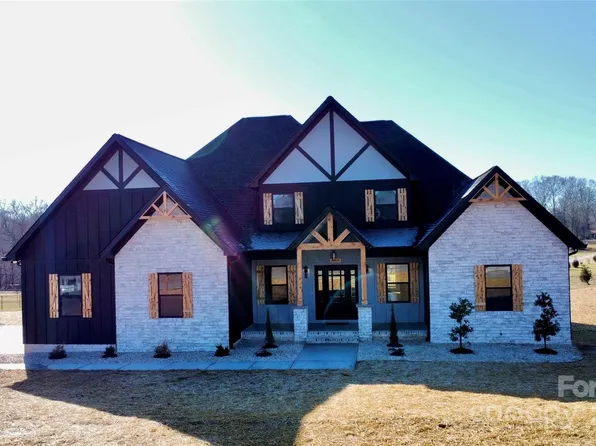 1008 Harrogate Dr, Bessemer City, NC 28016