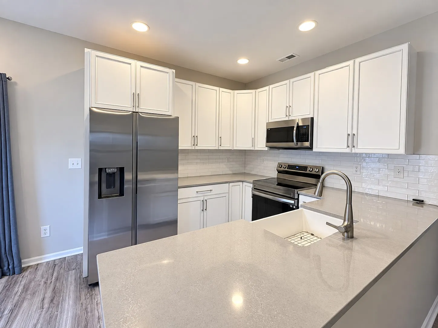 2 bed, 2.5 bath, 1600 sqft, $2,200 — Photo 3