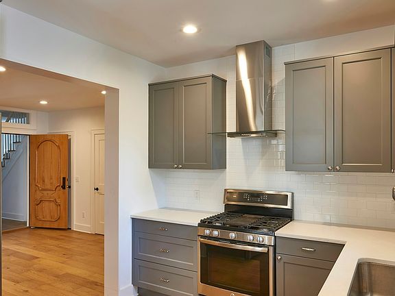 5th image of 125 Warren St #1