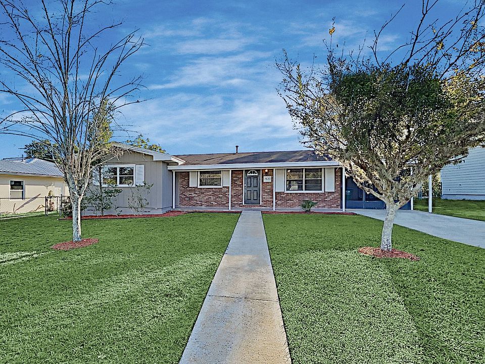 1st image of 2821 Fern Ln