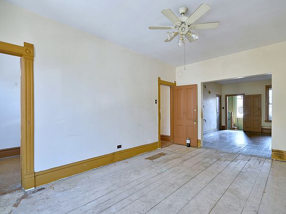 3rd image of 941 N Winchester Ave