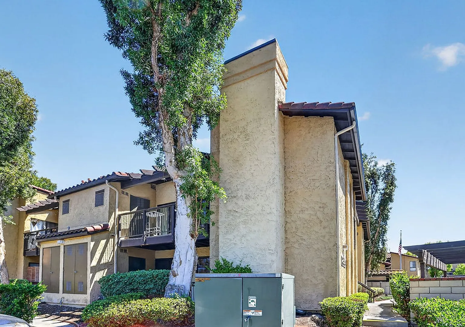 Prime 1-Bedroom Laguna Hills Ground-Floor Condo Near Laguna Beach and Parks — Photo 2