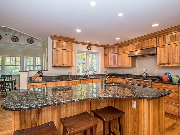 5th image of 407 Hazelwood Dr