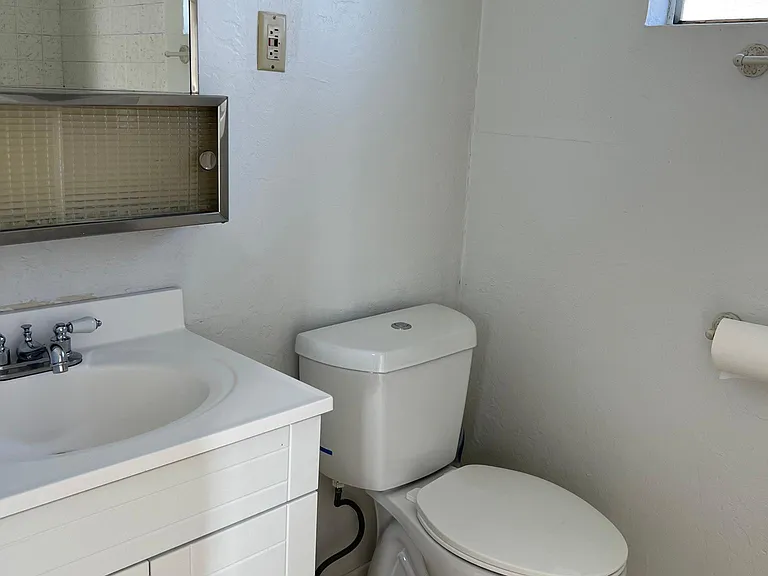 319 E J St — Photo 6