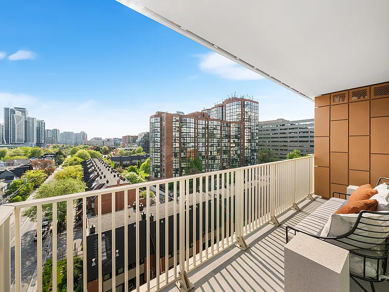 88 Bathurst St — Photo 49