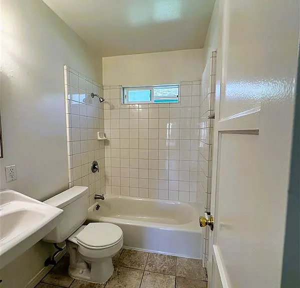 2490 Cedar Avenue — Photo 3