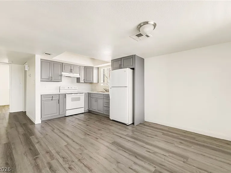 5303 Del Gado Dr #B — Photo 5