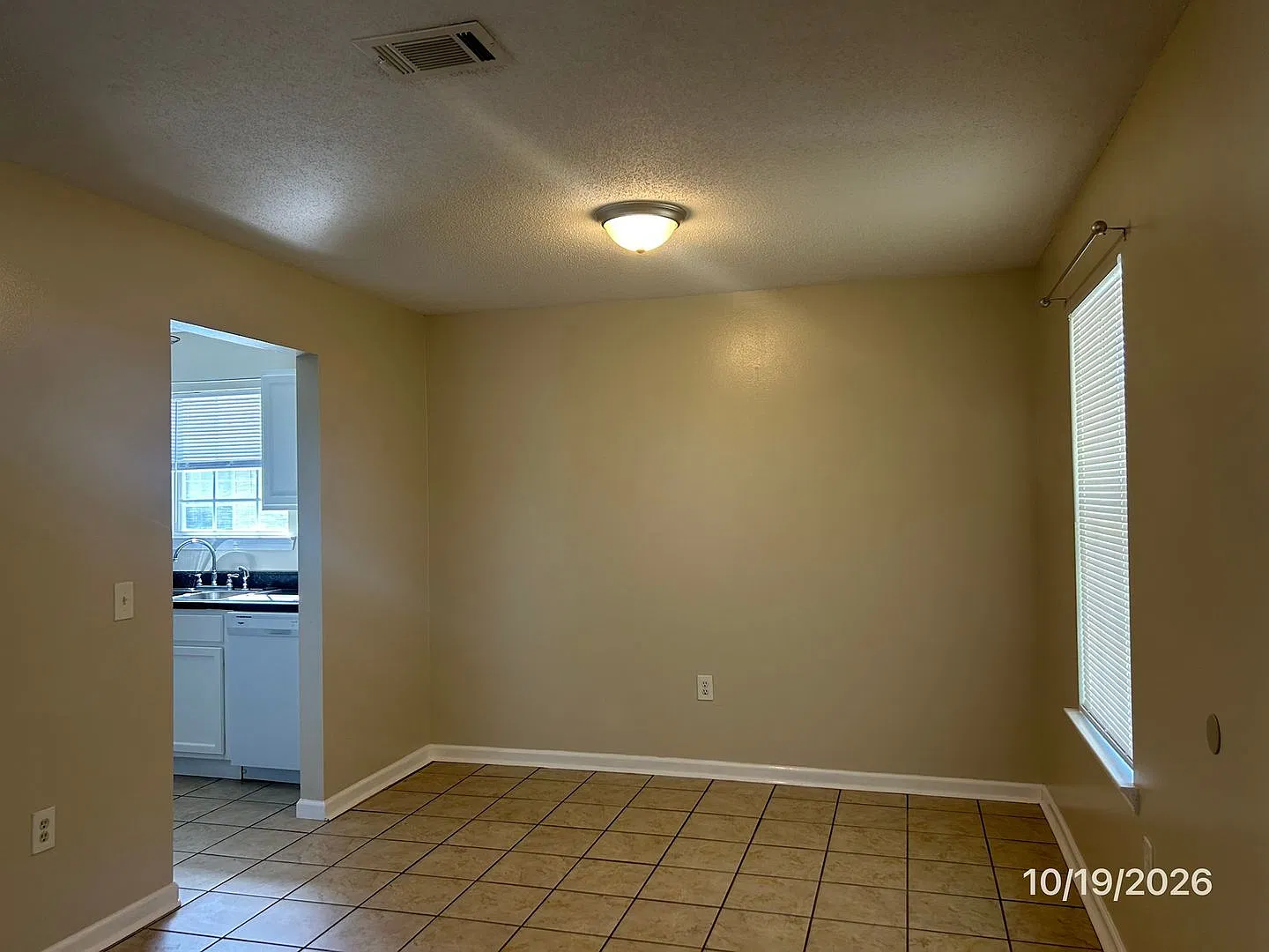 3BR/1.5BA Single Family Home in Gulfport. Rent $1,220 — Photo 3